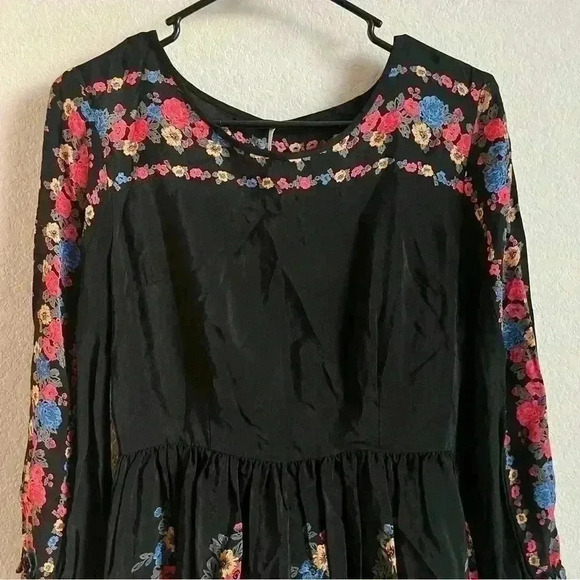 Free People Age Of Aquarius Boho Black Floral Mini Dress Size 2 NWT - Picture 5 of 12